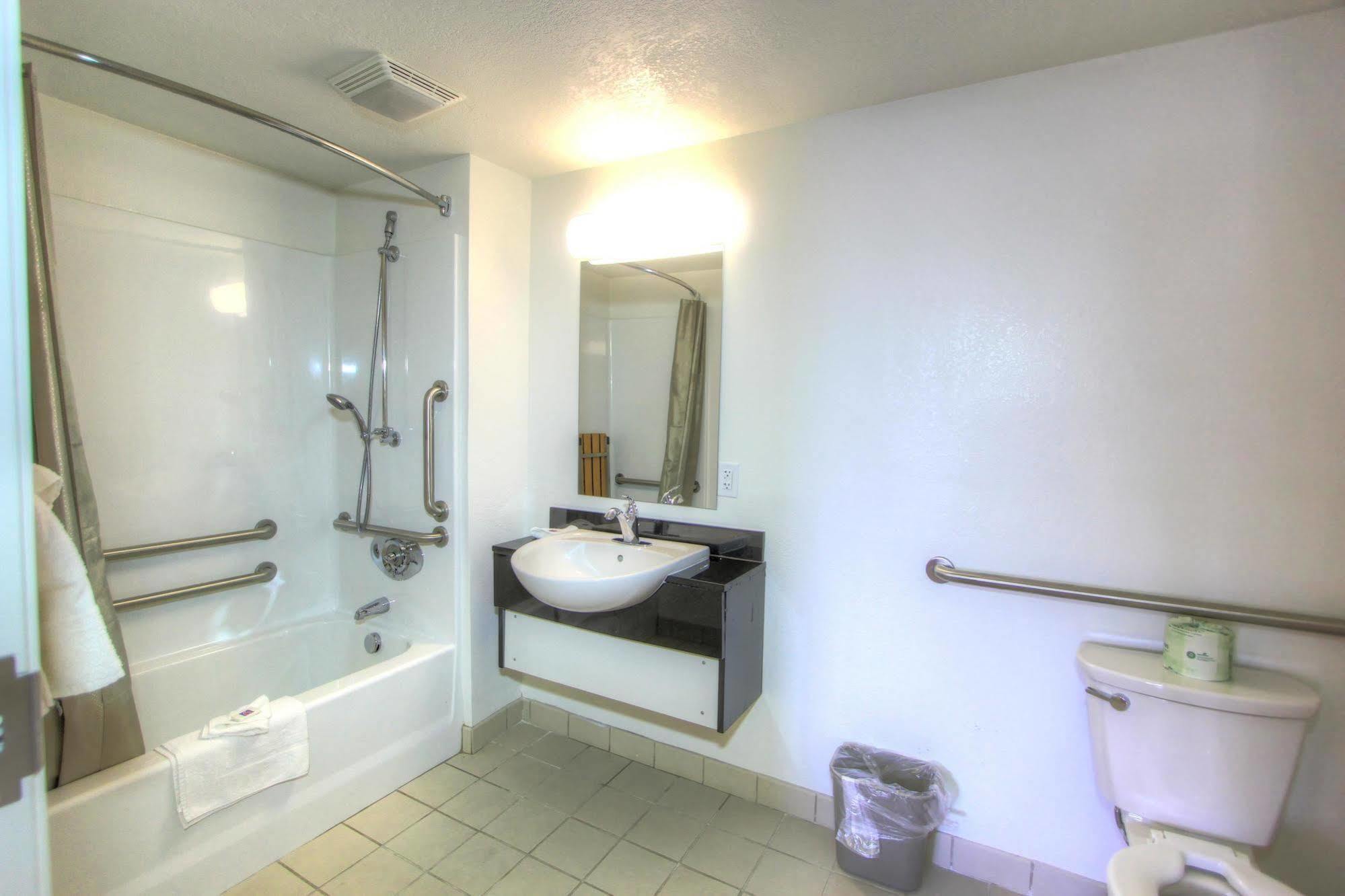 Howard Johnson By Wyndham Harrisonburg Exterior foto